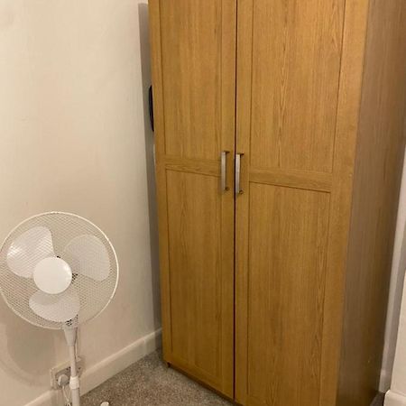 Lovely, Recently Refurbished Four Bedroom House.. لندن المظهر الخارجي الصورة